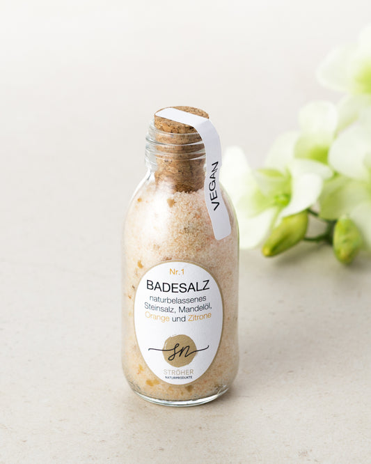 Natürliches Badesalz Nr. 1 mit Orangenöl in wiederverwendbarem Glasgefäß mit Deko