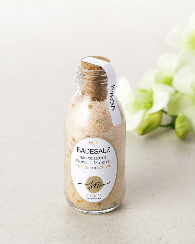 Natürliches Badesalz Nr. 1 mit Orangenöl in wiederverwendbarem Glasgefäß mit Deko