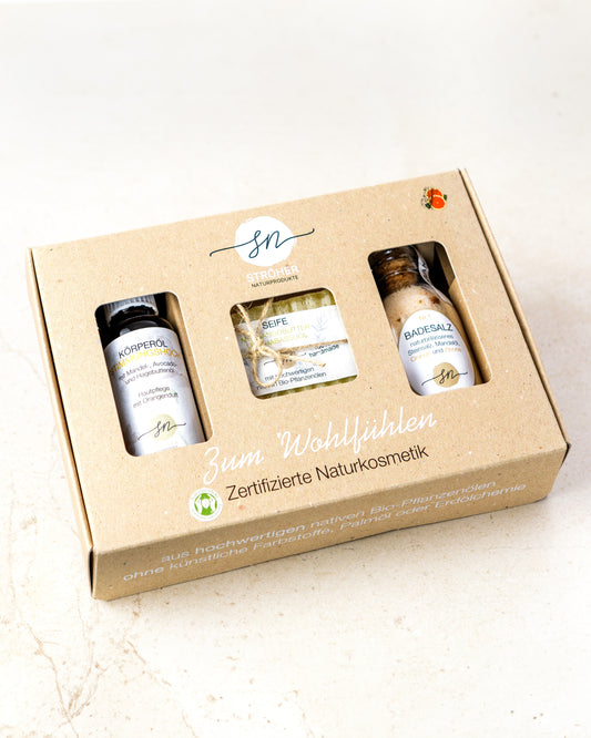 In diesem Geschenkeset sind das Badesalz Orange, das Körperöl Stimmungshoch und die Seife mit Mangobutter in einem festen Karton verpackt. Ohne Deko