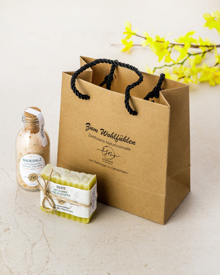 Geschenktüte mit Badesalz und Seife als Deko