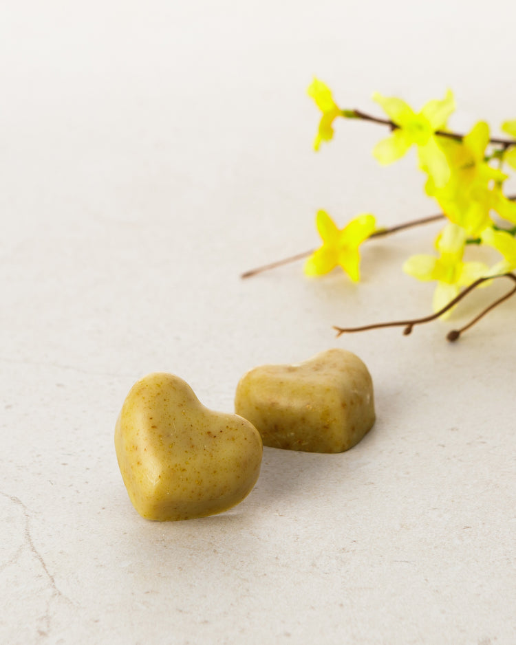 Handgemachte HERZCHENSeife mit Orange und Zirbelöl mit hochwertigen Inhaltsstoffen und Deko- Zutaten im Text beschrieben