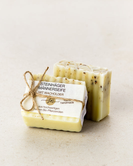 Handgemachte Steinhäger Männerseife mit Wacholder mit Etikett mit hochwertigen Inhaltsstoffen und Anwendungshinweisen und ohne Deko- Zutaten im Text beschrieben